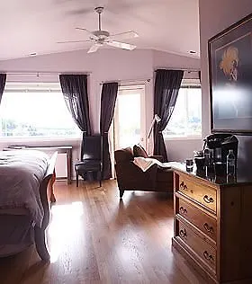 Sleeping Bulldog Bed & Breakfast Seattle
